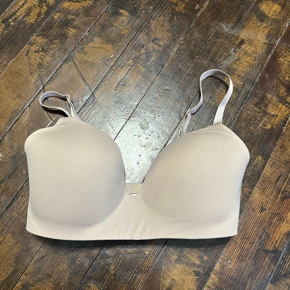 Victoria’s Secret t-shirt lightly lined wireless 34DDD nude bra